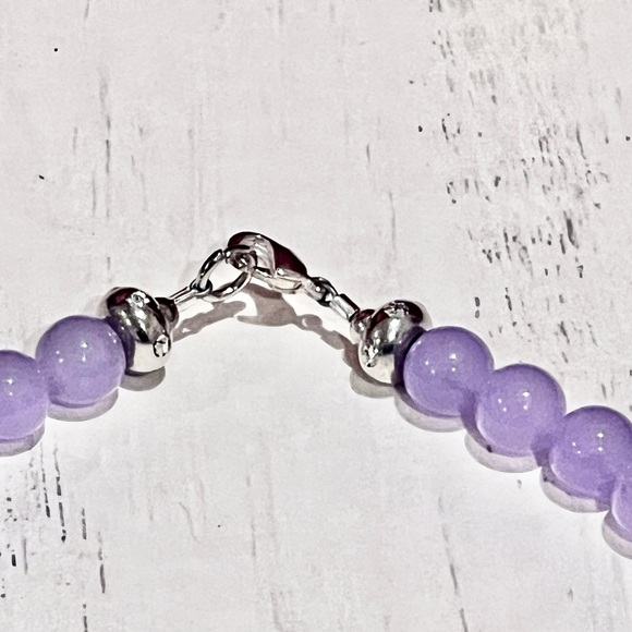 Lavender Jade Handmade Beaded Ankle Bracelet with Silver Daisy Accents - Picture 6 of 6
